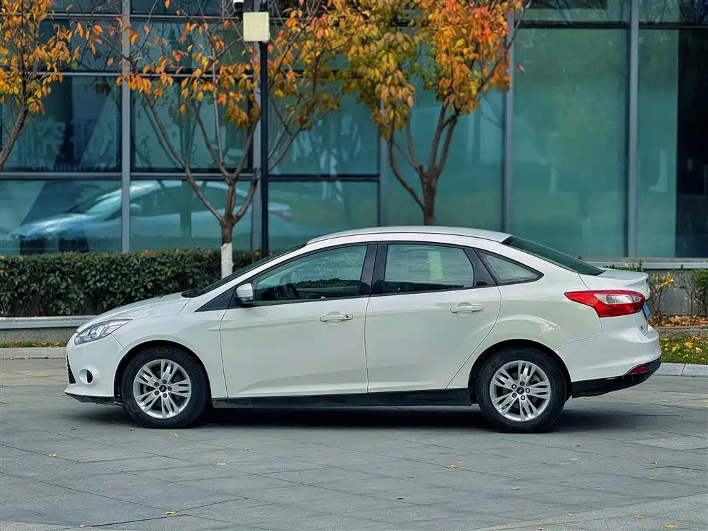 Focus Sedan 1.6 L Auto Comfort
