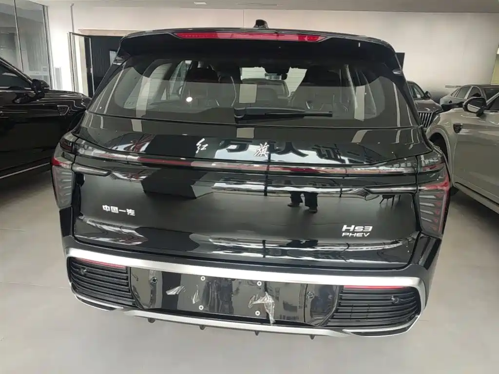 Hongqi HS3 PHEV 117 km Power Action