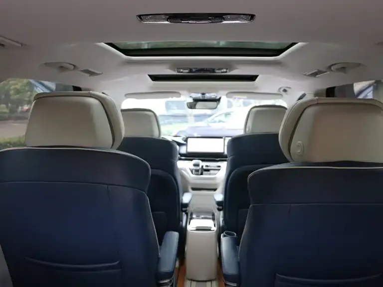 Roewe iMAX8 400 TGI Supreme Series Honored