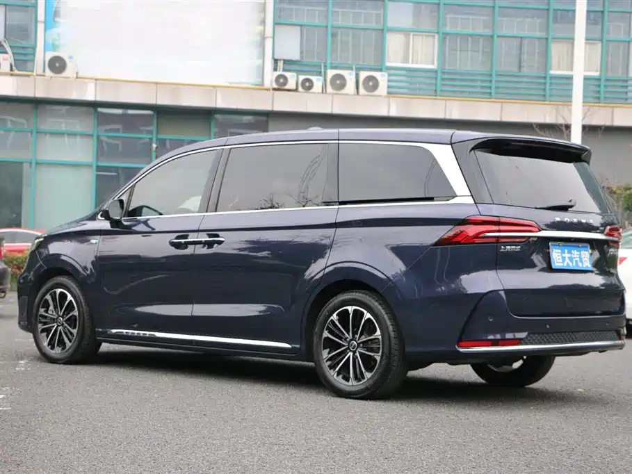 Roewe iMAX8 400 TGI Supreme Series Honored