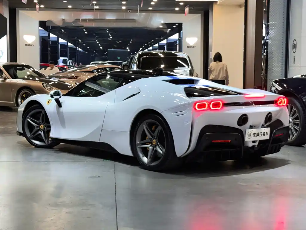 SF90 3.9 T V8 Stradale
