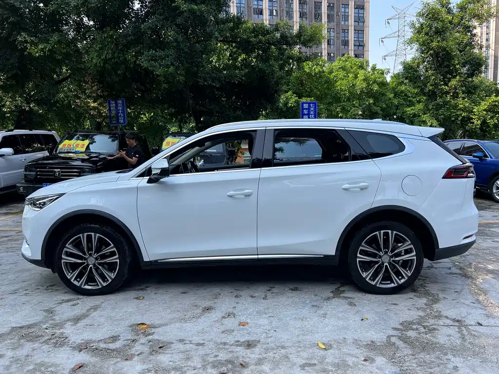 Tang 2.0 T Auto Connected Distinguished 7-seat CN-V