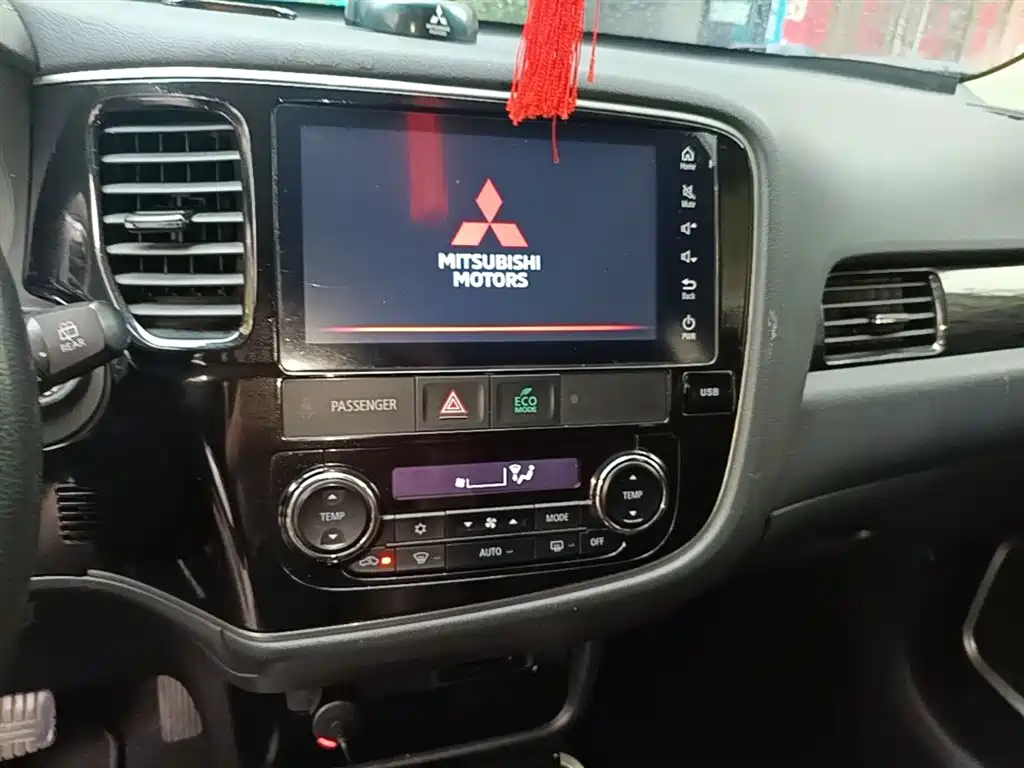 Outlander 2.0 L 2 WD Smooth Enjoyment 5-seat CN-VI