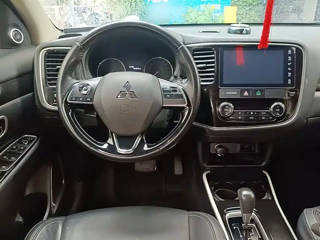 Outlander 2.0 L 2 WD Smooth Enjoyment 5-seat CN-VI