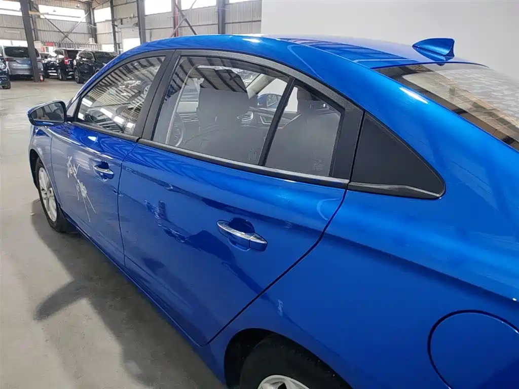 Roewe i5 1.5 L Auto 4 G Connected Leading Luxury