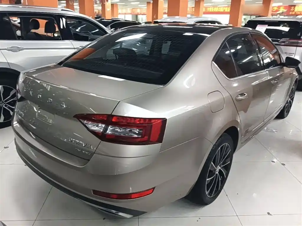 Octavia TSI280 DSG Smart Travel Luxury CN-VI