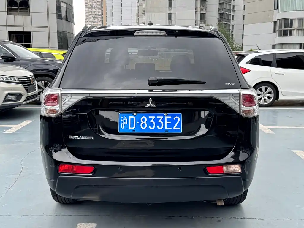 Outlander (Import) 欧蓝德(进口) 2014款 2.4 L 四驱豪华超值版 7座