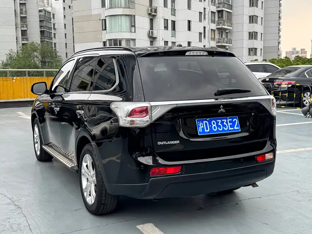 Outlander (Import) 欧蓝德(进口) 2014款 2.4 L 四驱豪华超值版 7座