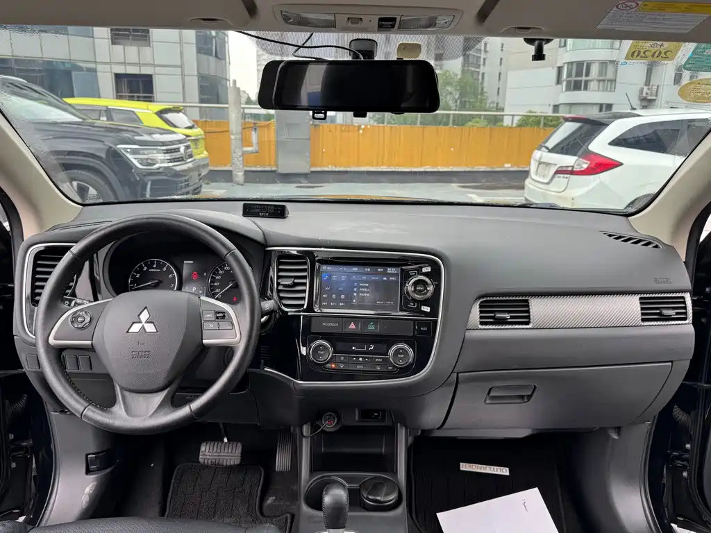 Outlander (Import) 欧蓝德(进口) 2014款 2.4 L 四驱豪华超值版 7座