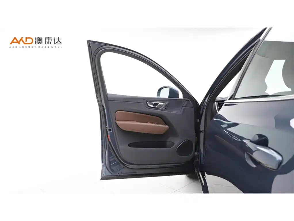 Volvo XC60 沃尔沃XC60/2.0 T/24款/B5 四驱智逸豪华版