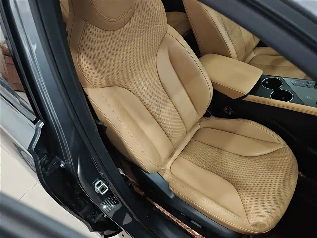 Roewe RX5 1.5 T Luxury Slide Screen