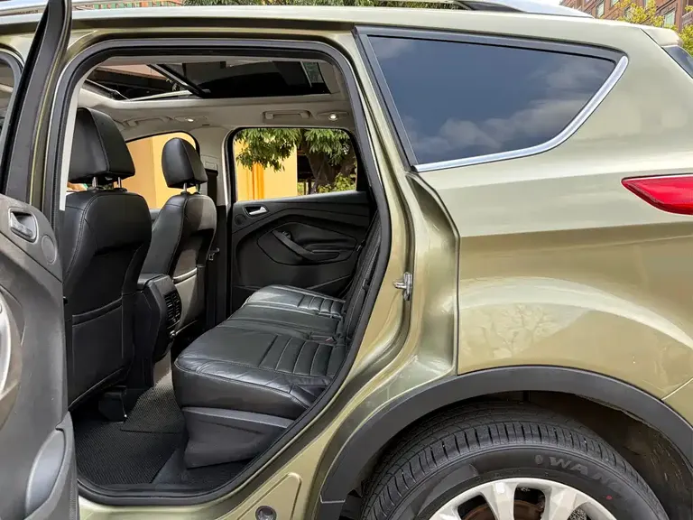 Ford Kuga 2.0 L GTDi 4 WD Distinguished