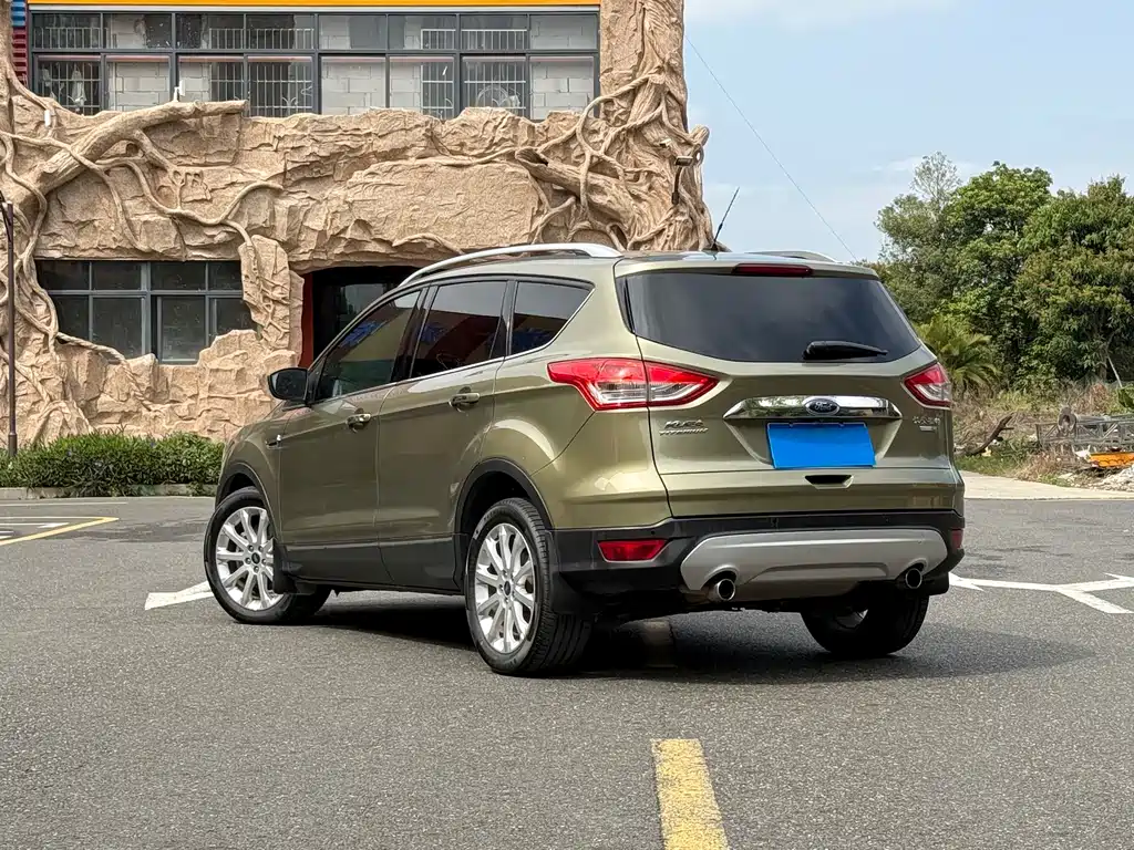 Kuga 2.0 L GTDi 4 WD Distinguished