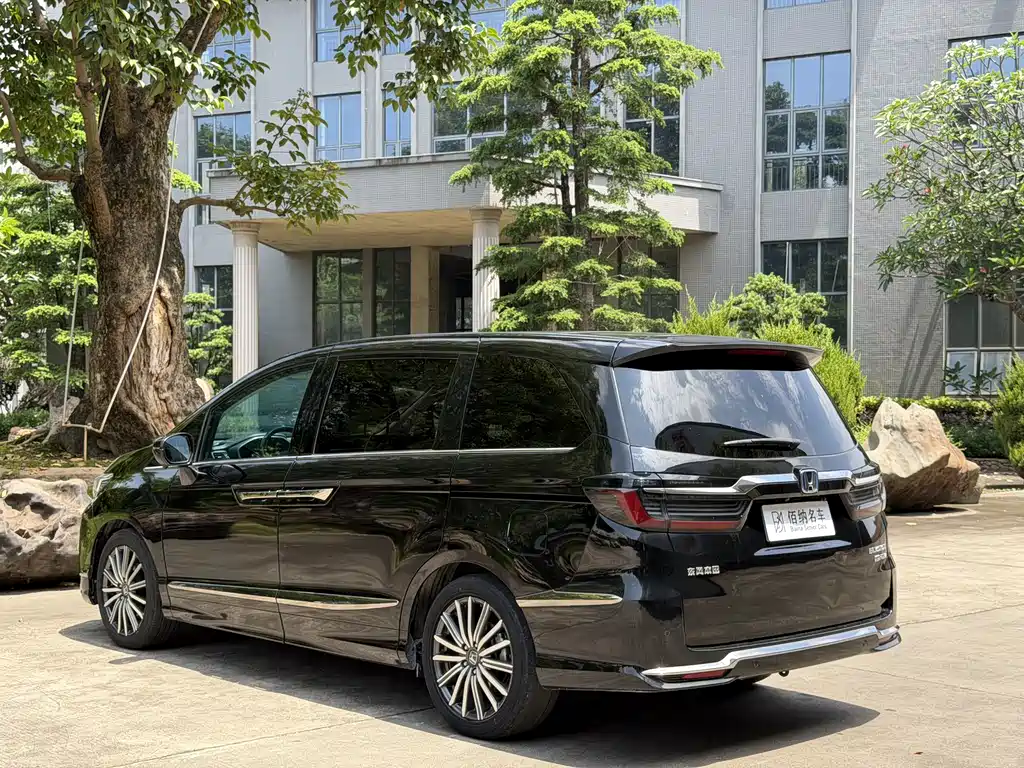 Elysion 2.0 L e:HEV Luxury