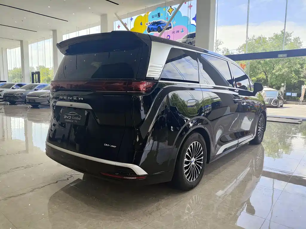 Denza D9 DM-i 980 4 WD Honored