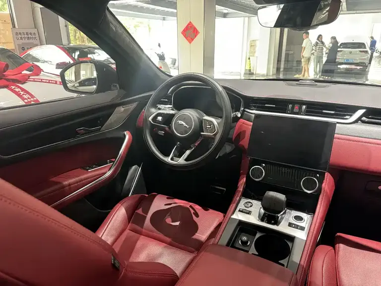 Jaguar F-PACE 捷豹F-PACE 2024款 P250 R-Dynamic HSE