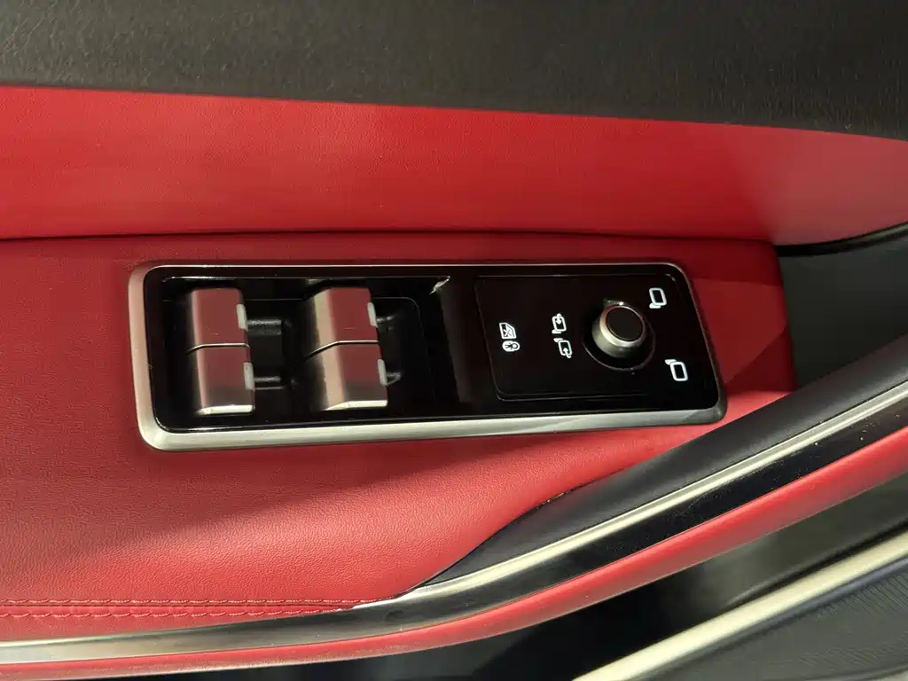 Jaguar F-PACE 捷豹F-PACE 2024款 P250 R-Dynamic HSE