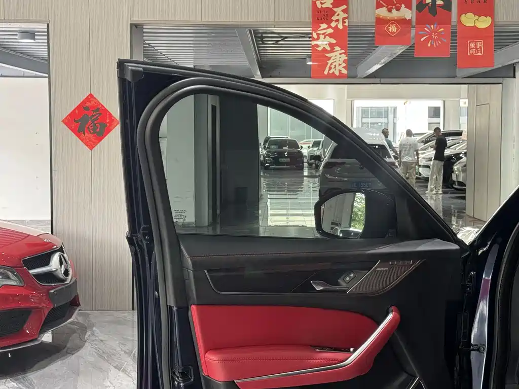 Jaguar F-PACE 捷豹F-PACE 2024款 P250 R-Dynamic HSE