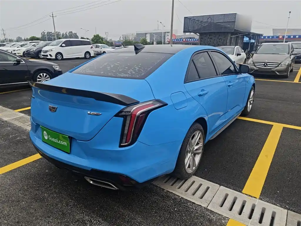 Cadillac CT4 28 T Fashion