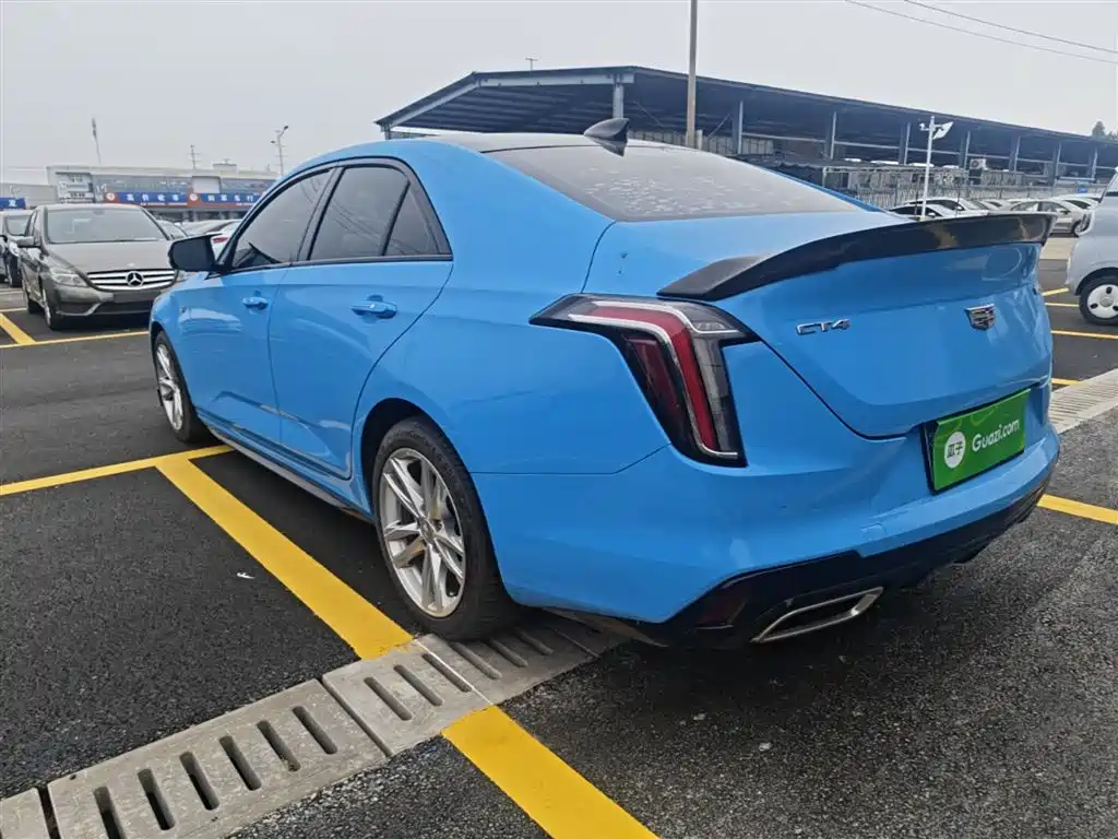 Cadillac CT4 28 T Fashion