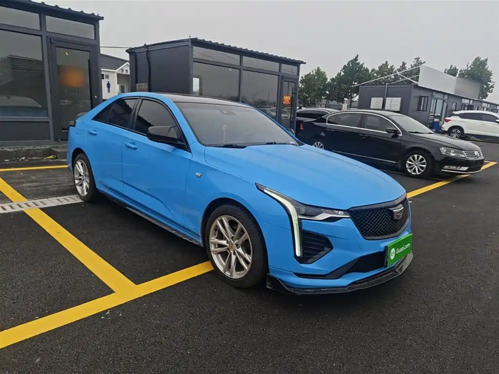 Cadillac CT4 28 T Fashion