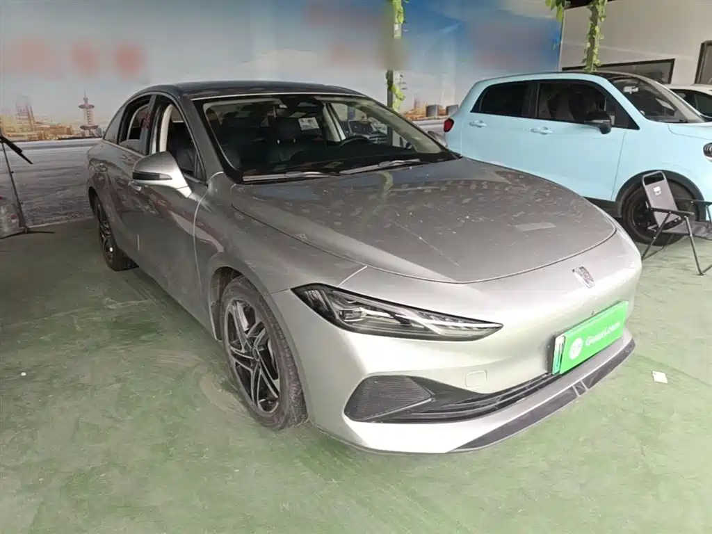 Roewe D7 DMH 125 km Flagship