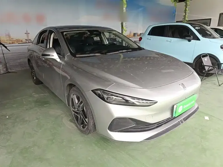 Roewe D7 DMH 125 km Flagship