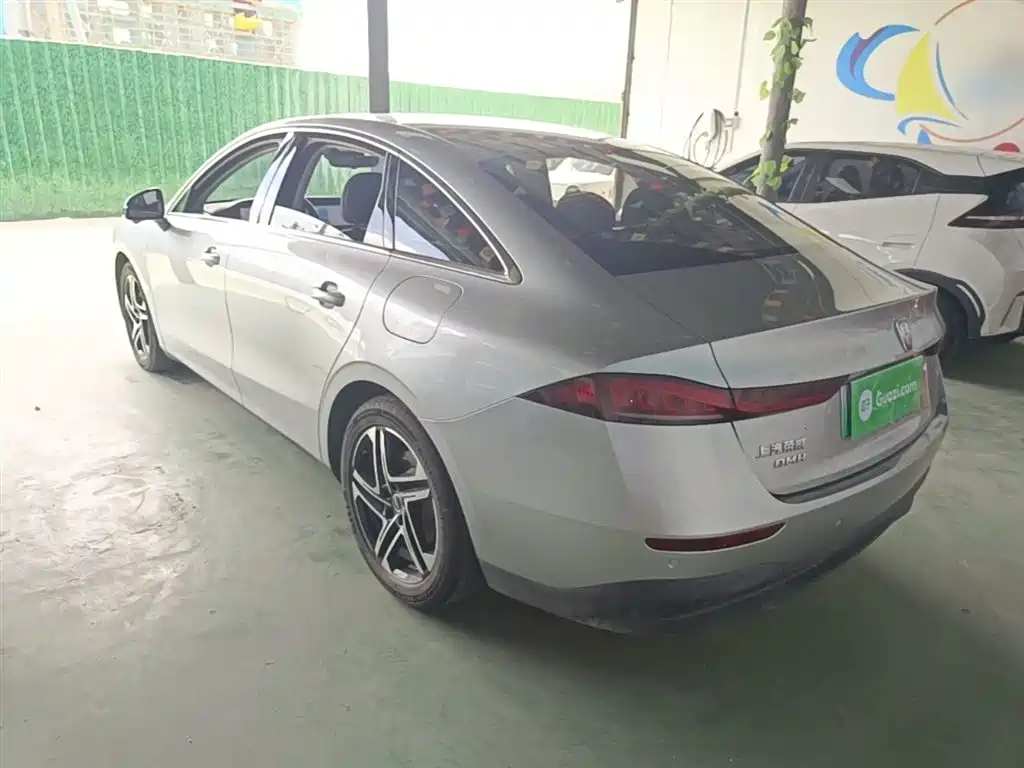 Roewe D7 DMH 125 km Flagship