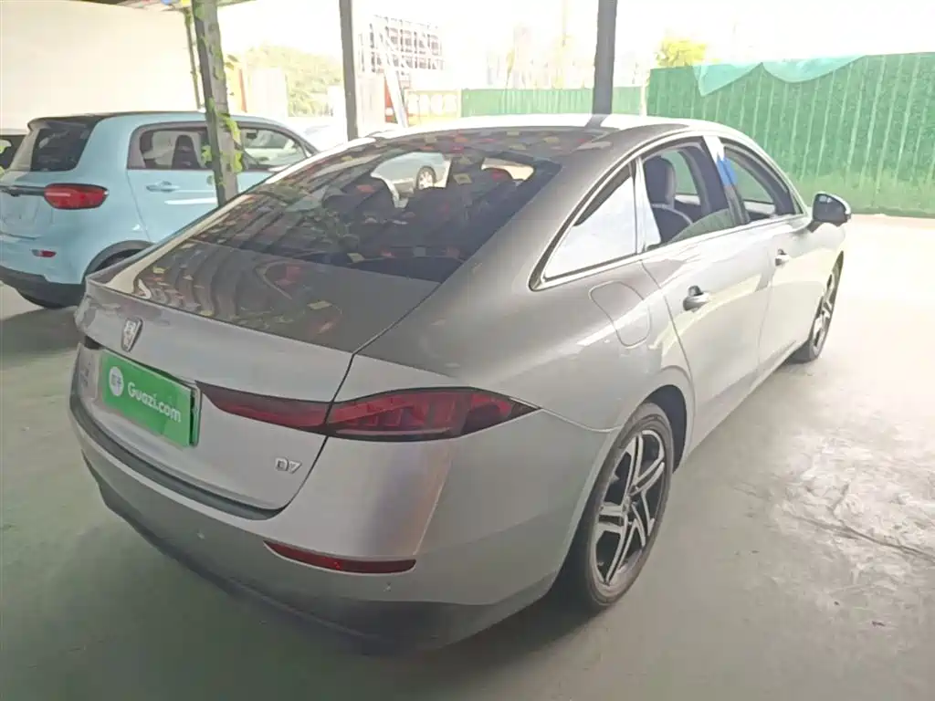 Roewe D7 DMH 125 km Flagship