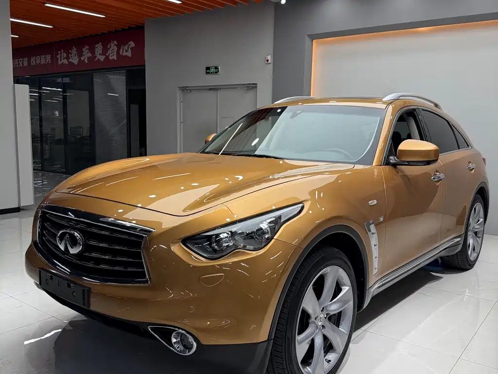 Infiniti QX70 3.7 L Standard