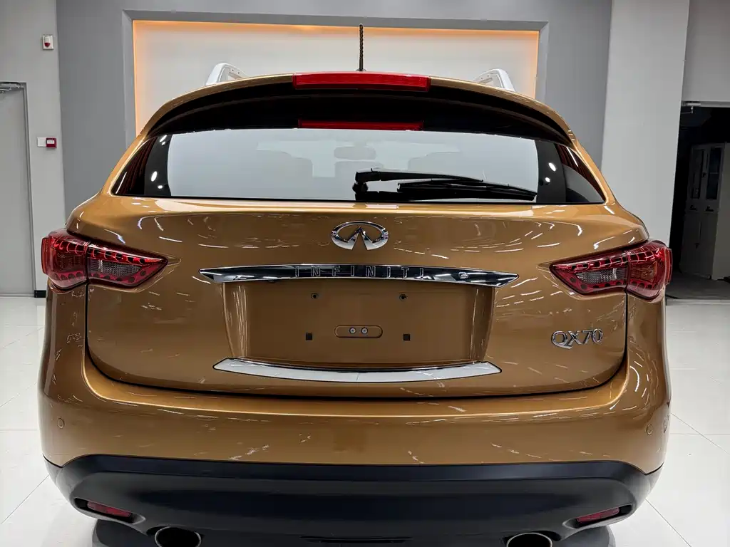 Infiniti QX70 3.7 L Standard