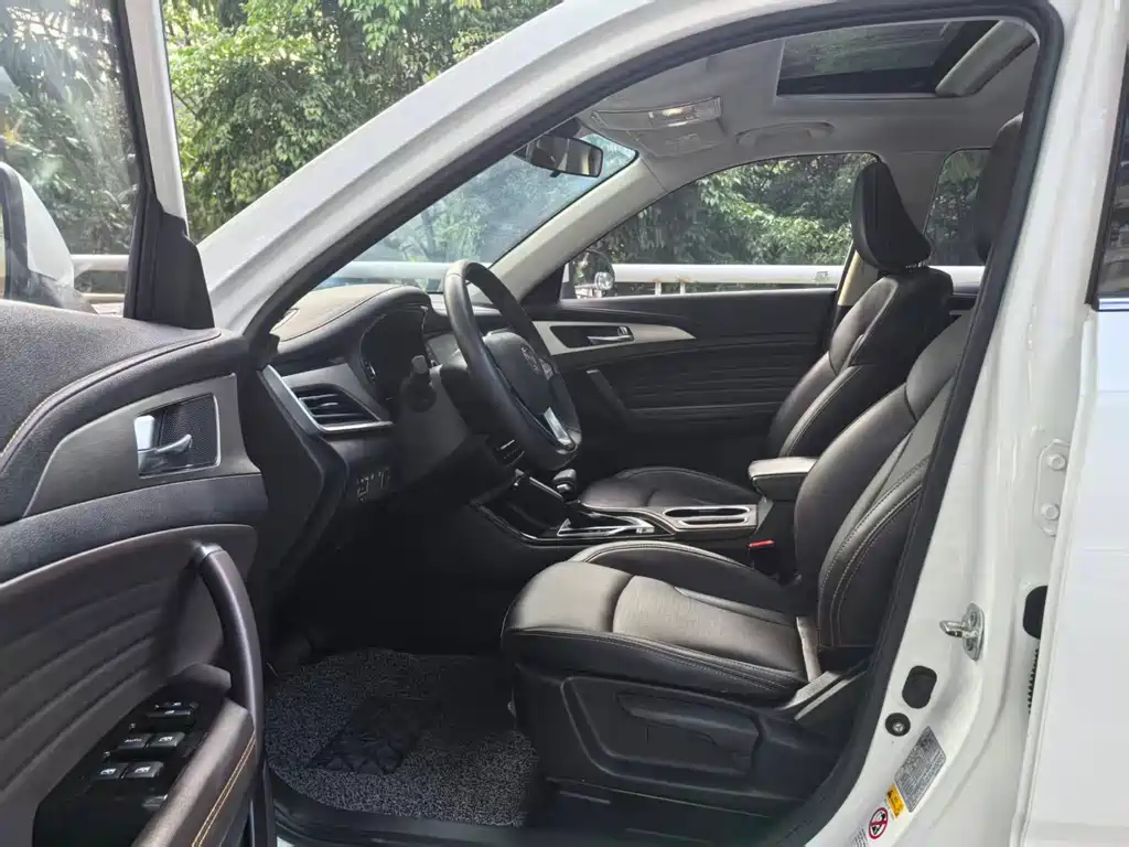 Changan CS35 PLUS 1.6 L Auto Cool Connect CN-V