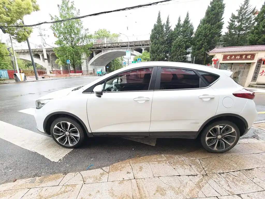 Emgrand GS 1.4 T CVT Elegant