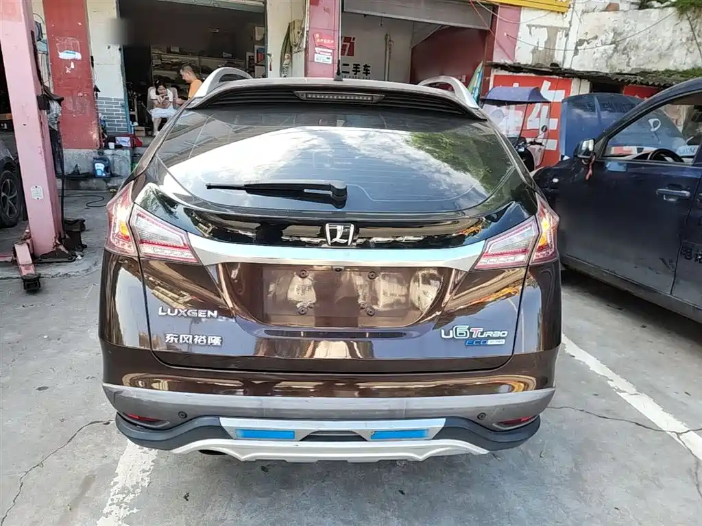 URX 6 SUV 1.8 T Smart Supreme