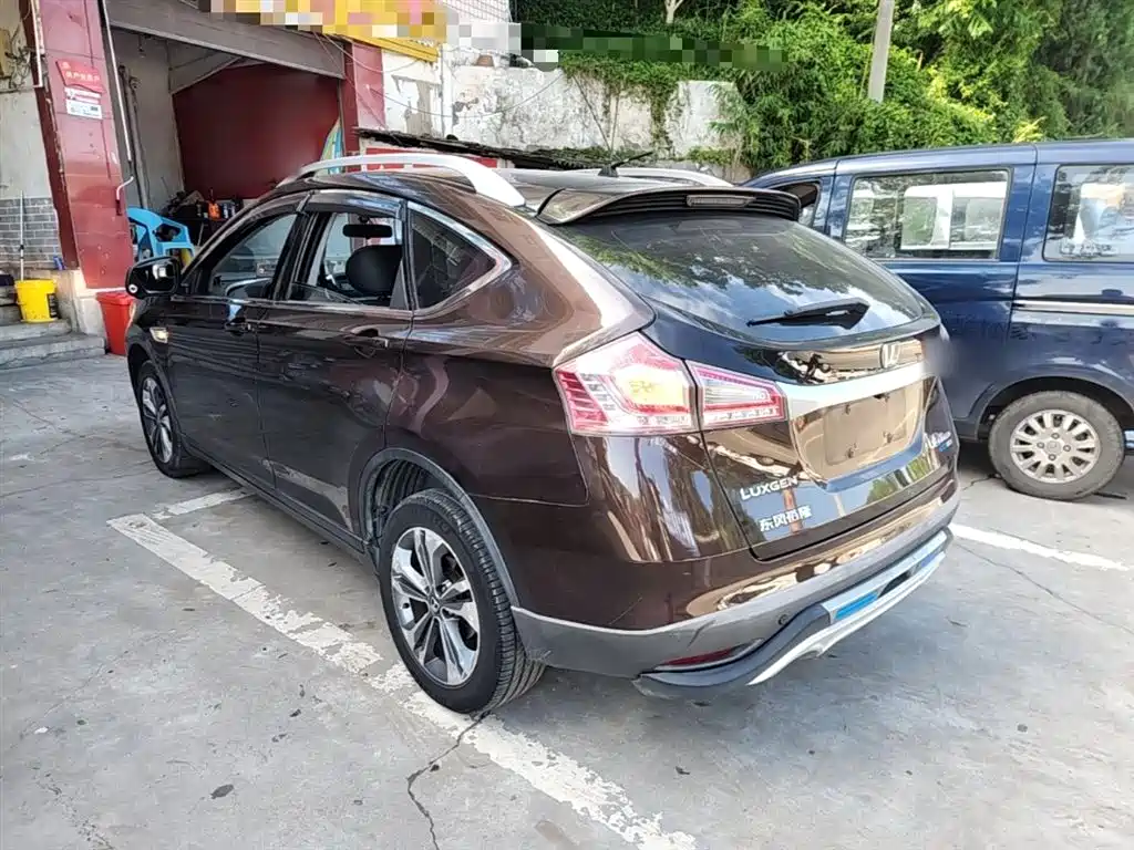 URX 6 SUV 1.8 T Smart Supreme