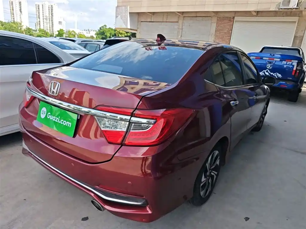 Crider 1.8 L CVT Luxury