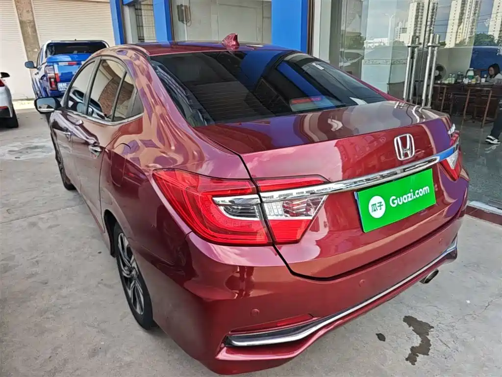Crider 1.8 L CVT Luxury