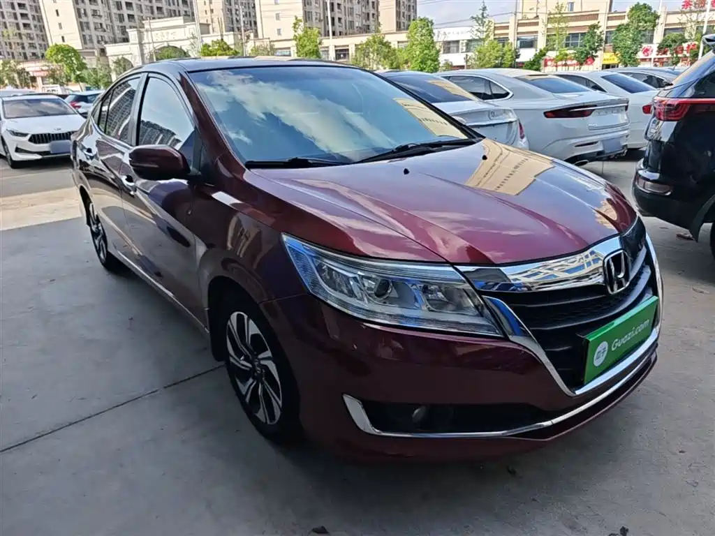 Crider 1.8 L CVT Luxury