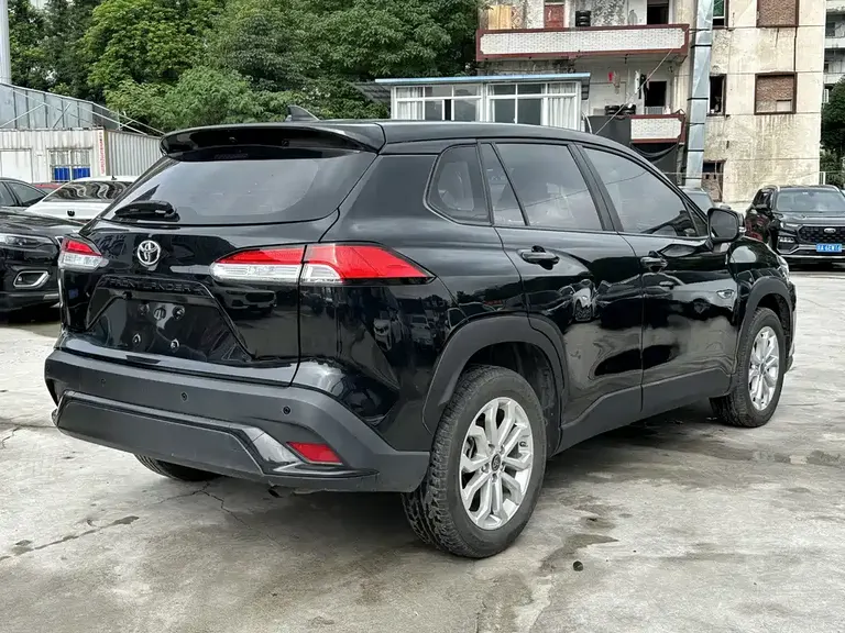 Toyota Frontlander 2.0 L CVT Leading