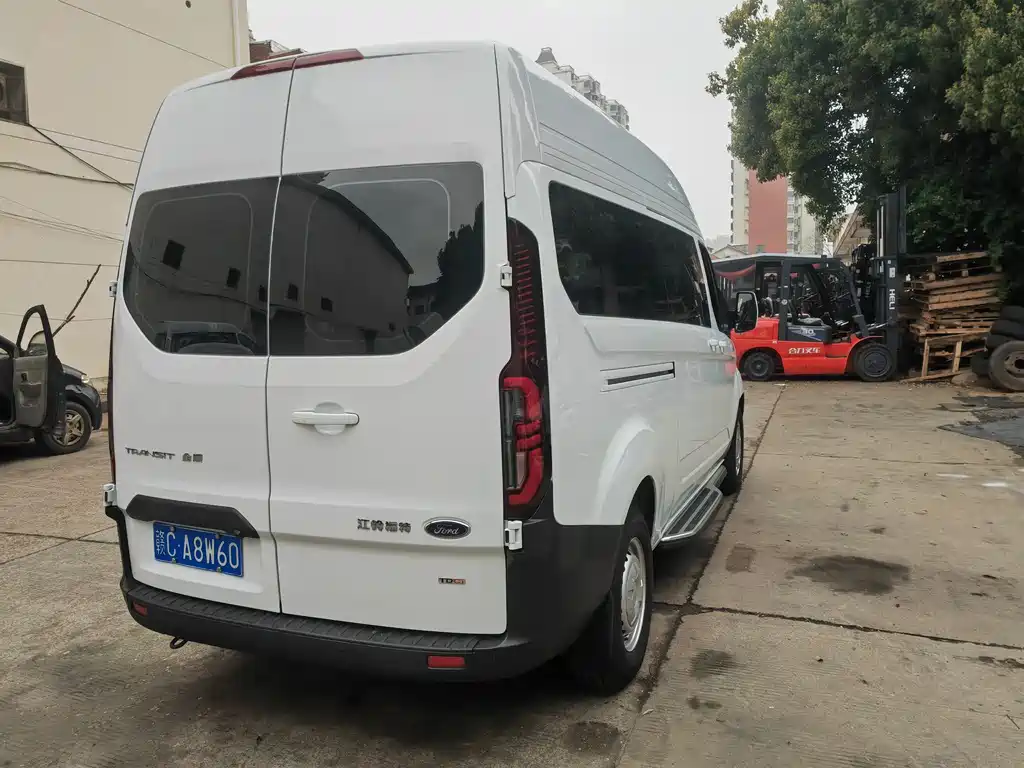 Transit 2.0 T Diesel Auto Business Travel MWB Mid Roof 7 8 9-seat