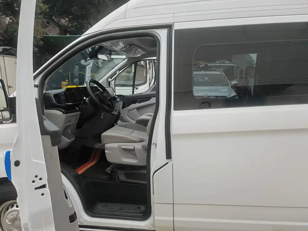 Transit 2.0 T Diesel Auto Business Travel MWB Mid Roof 7 8 9-seat
