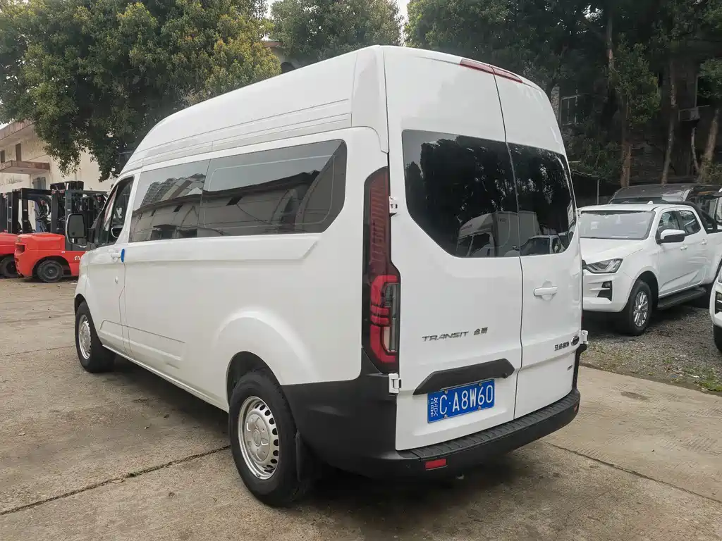 Transit 2.0 T Diesel Auto Business Travel MWB Mid Roof 7 8 9-seat