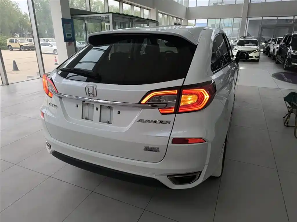Avancier 240 TURBO 2 WD Luxury