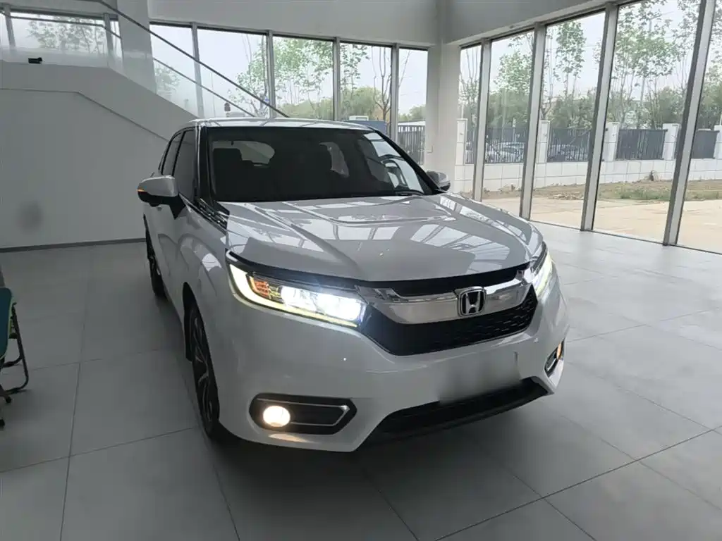 Avancier 240 TURBO 2 WD Luxury