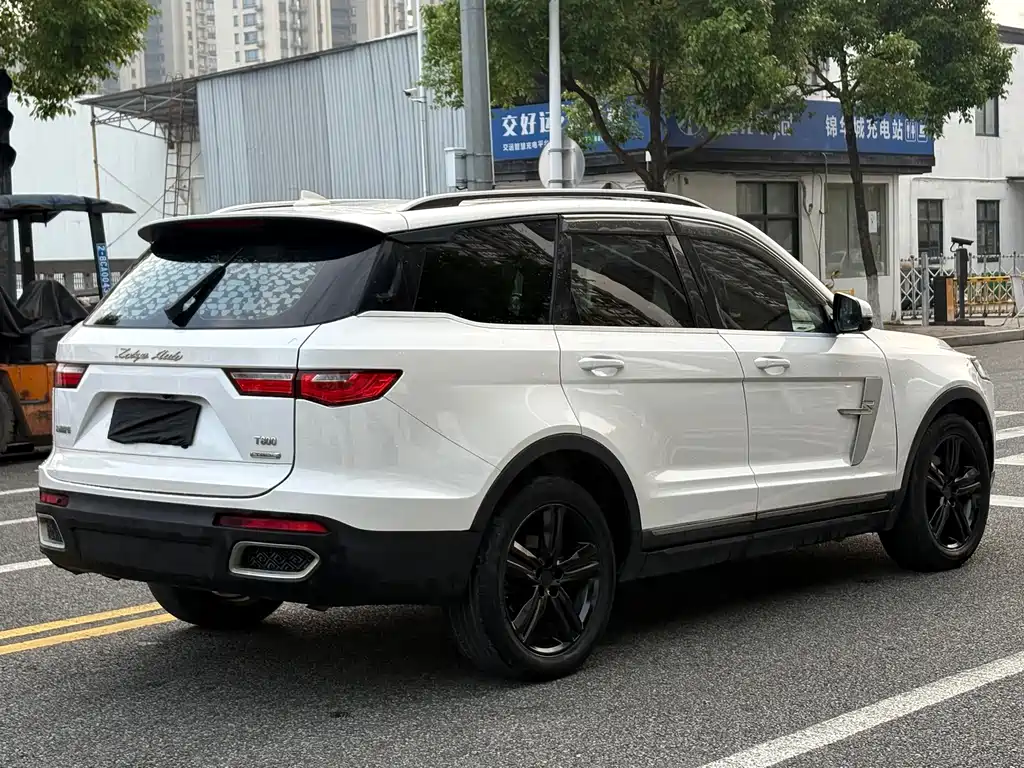 众泰T800 众泰T800 2018款 2.0 T 自动豪华智联型 7座