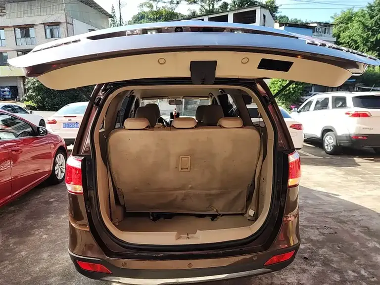Baojun 730 1.5 L Manual Comfort ESP 7-seat
