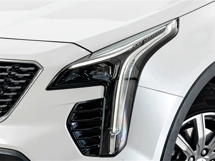 Cadillac XT4 Facelift 28 T 2 WD Leading