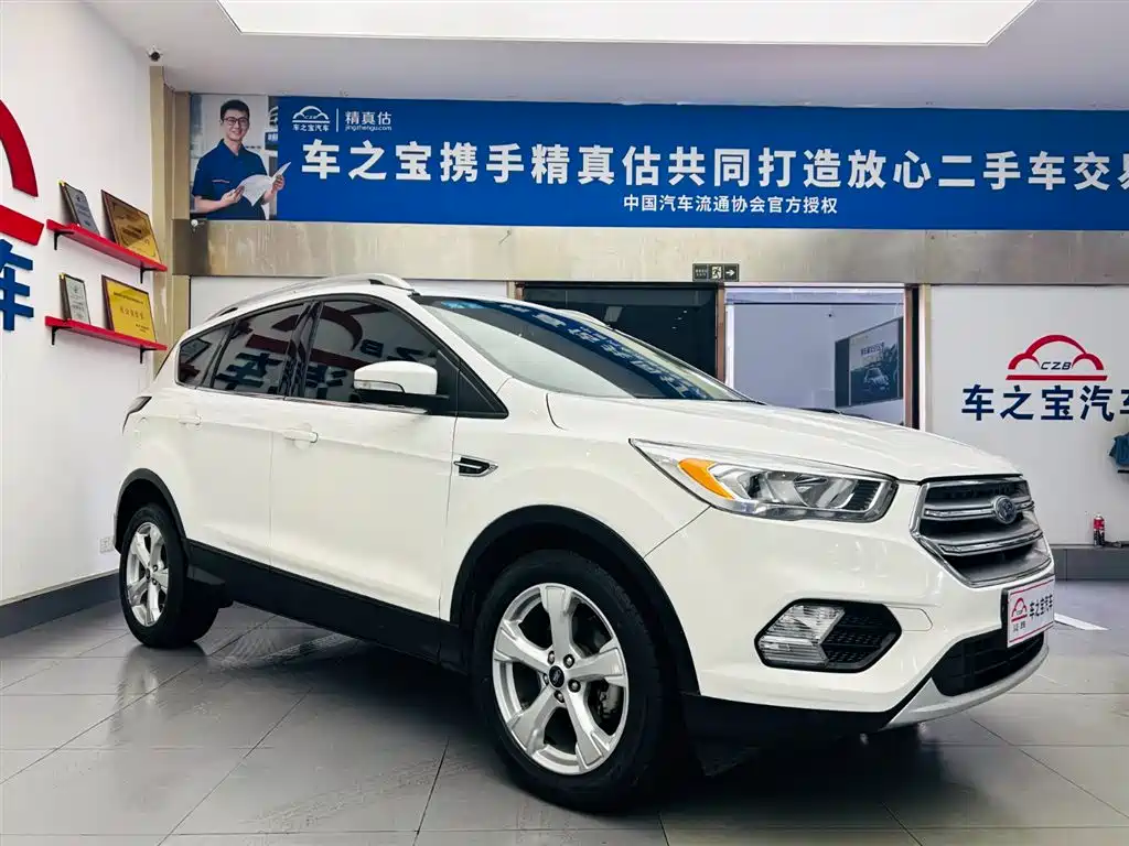 Kuga EcoBoost 180 2 WD Platinum Wing