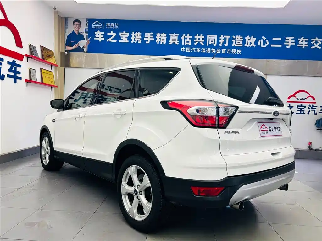 Kuga EcoBoost 180 2 WD Platinum Wing