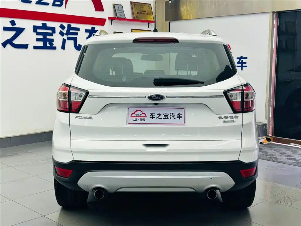 Kuga EcoBoost 180 2 WD Platinum Wing